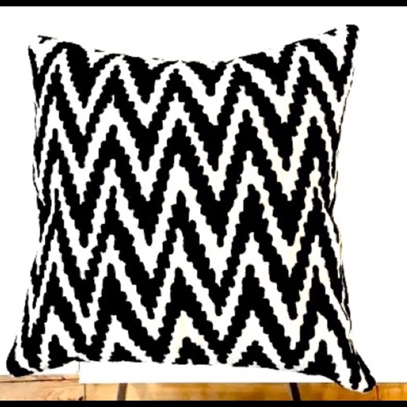West Elm Accents Not For Sale 2 West Elm Pillow Covers Black And